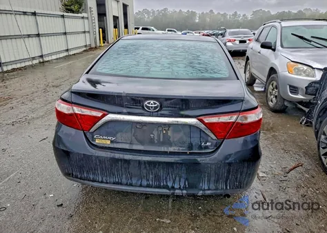 2015 Toyota Camry Le z USA, uszkodzony, nr VIN 4T1BF1FK3FU484300